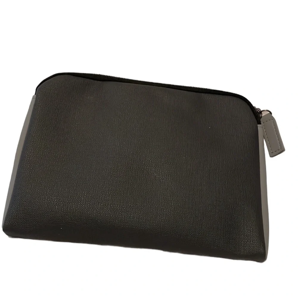 Tumi Grey Nylon Zippered Toiletry Bag. NEW.